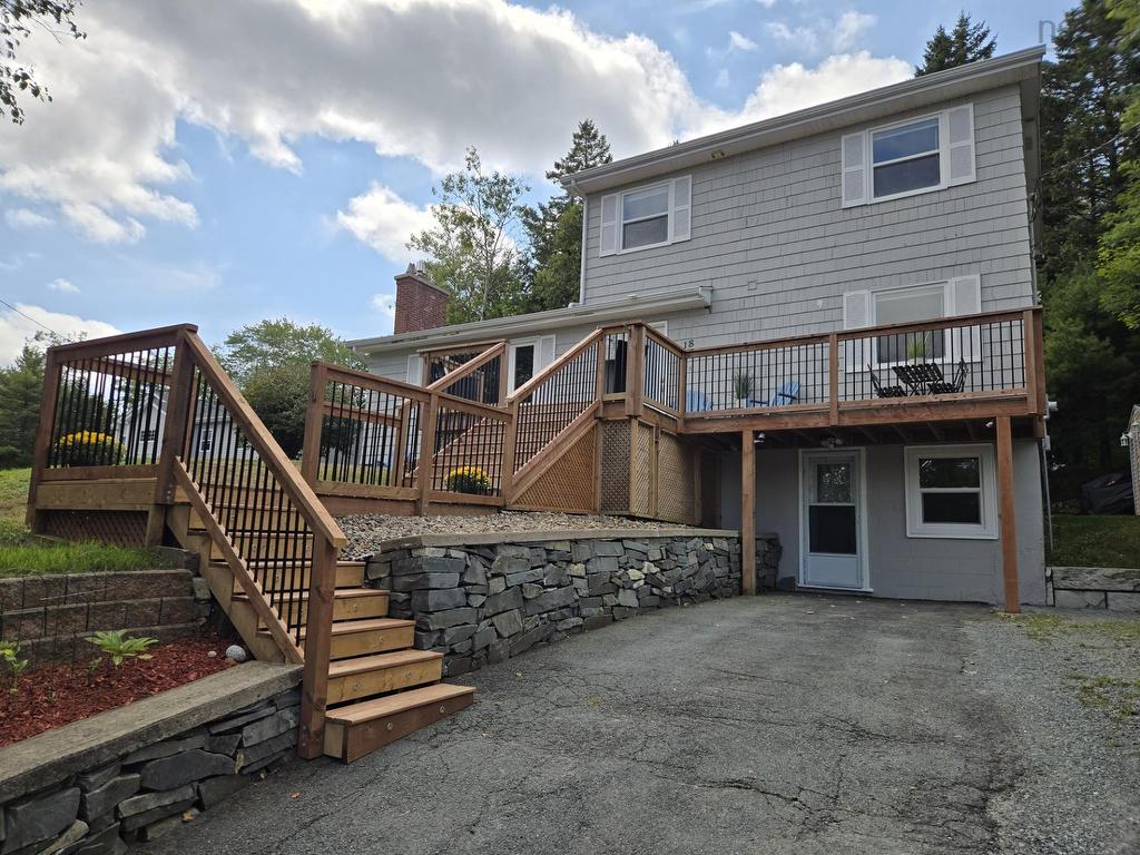 












18 Martin Lake Drive

,
Lake Echo,




NS
B3E 1B1

