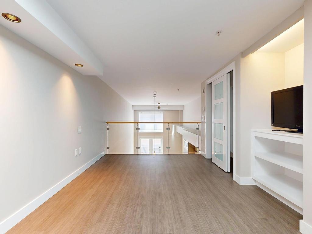 












323 5662 Roberts Street

,
Halifax,




NS
B3K 0E3

