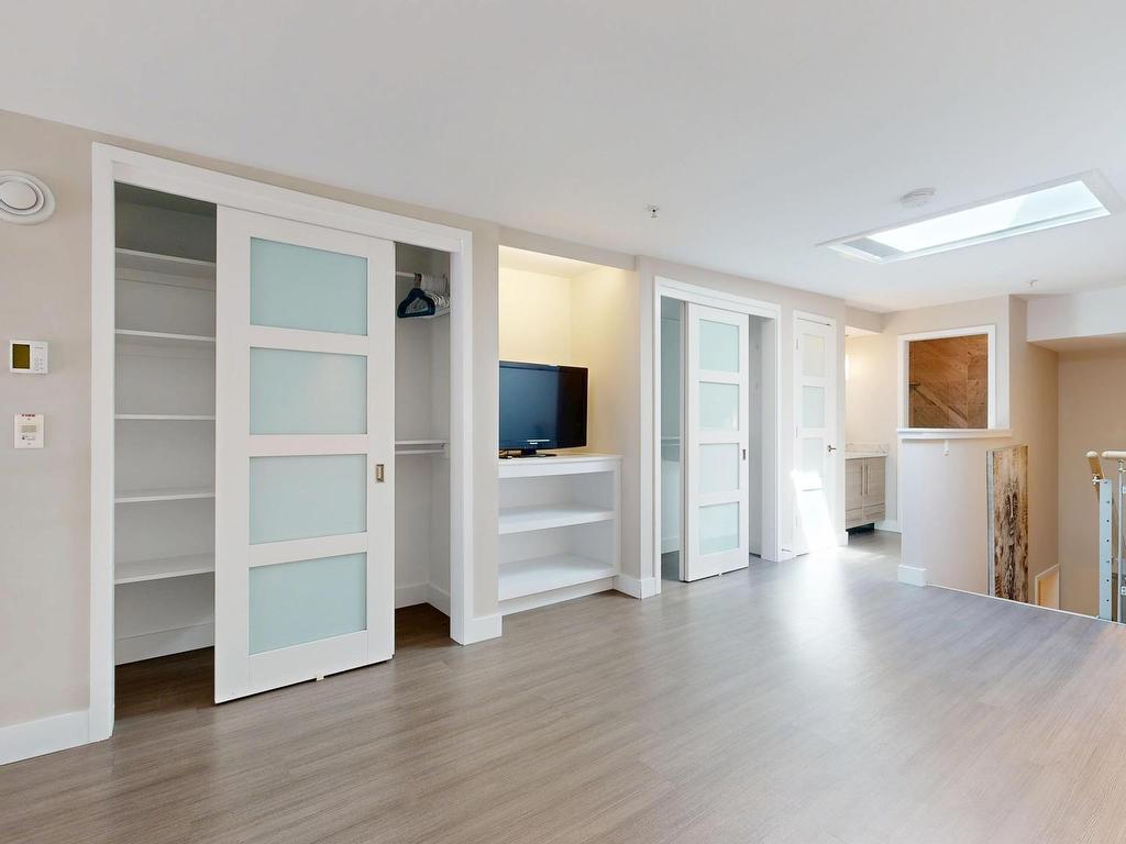 












323 5662 Roberts Street

,
Halifax,




NS
B3K 0E3


