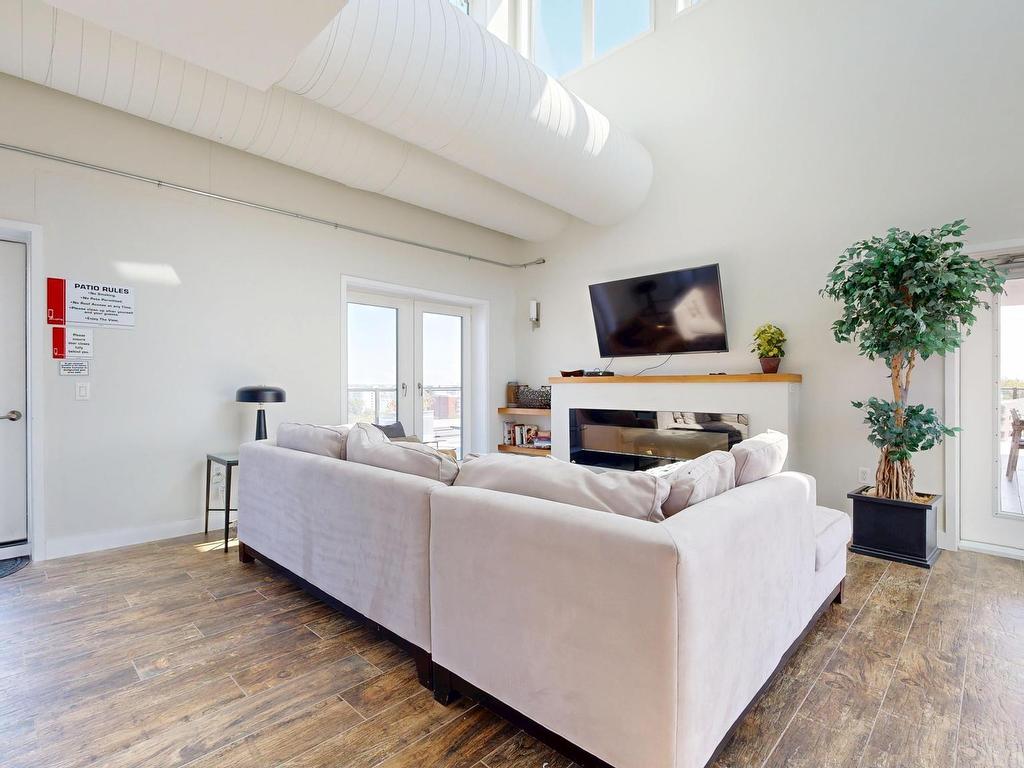 












323 5662 Roberts Street

,
Halifax,




NS
B3K 0E3

