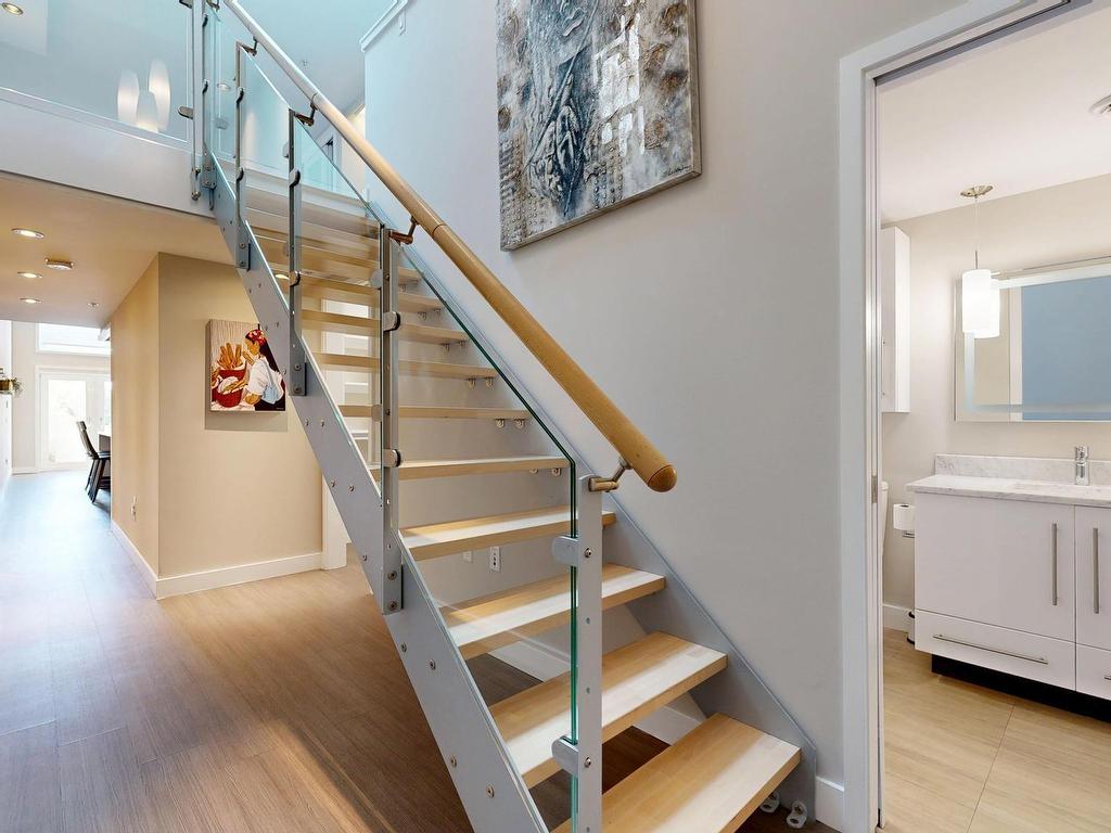 












323 5662 Roberts Street

,
Halifax,




NS
B3K 0E3

