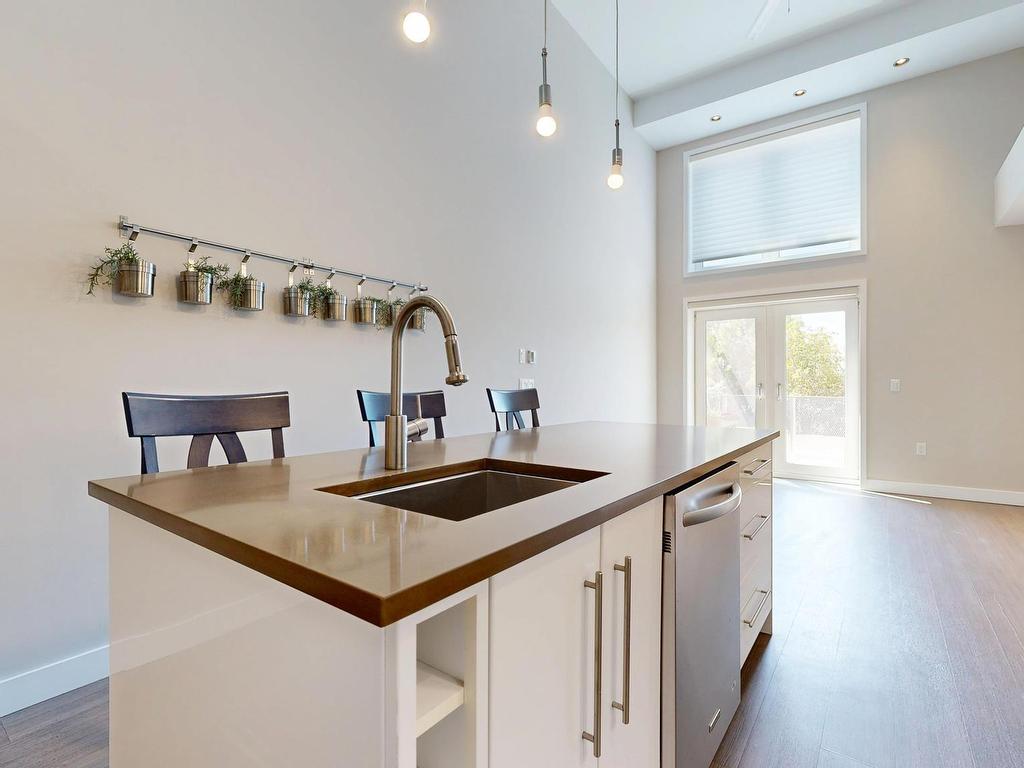 












323 5662 Roberts Street

,
Halifax,




NS
B3K 0E3

