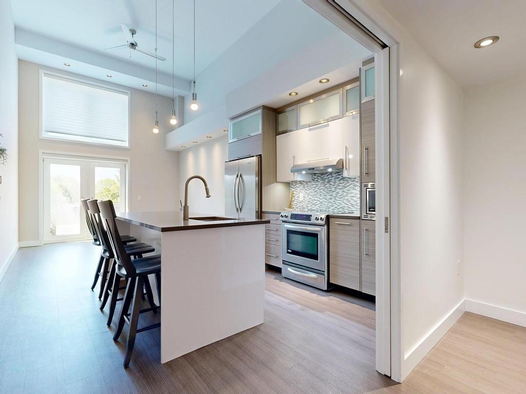 












323 5662 Roberts Street

,
Halifax,




NS
B3K 0E3

