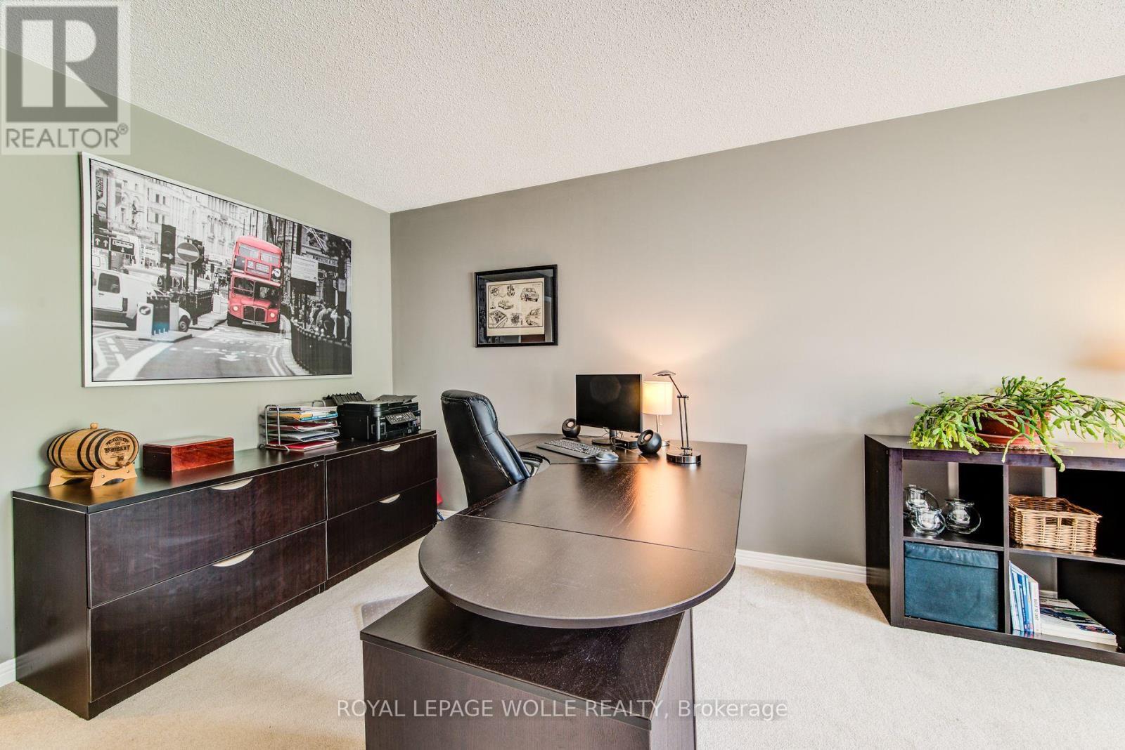 












33 TINATAWA COURT

,
Kitchener,




Ontario
N2A3G9

