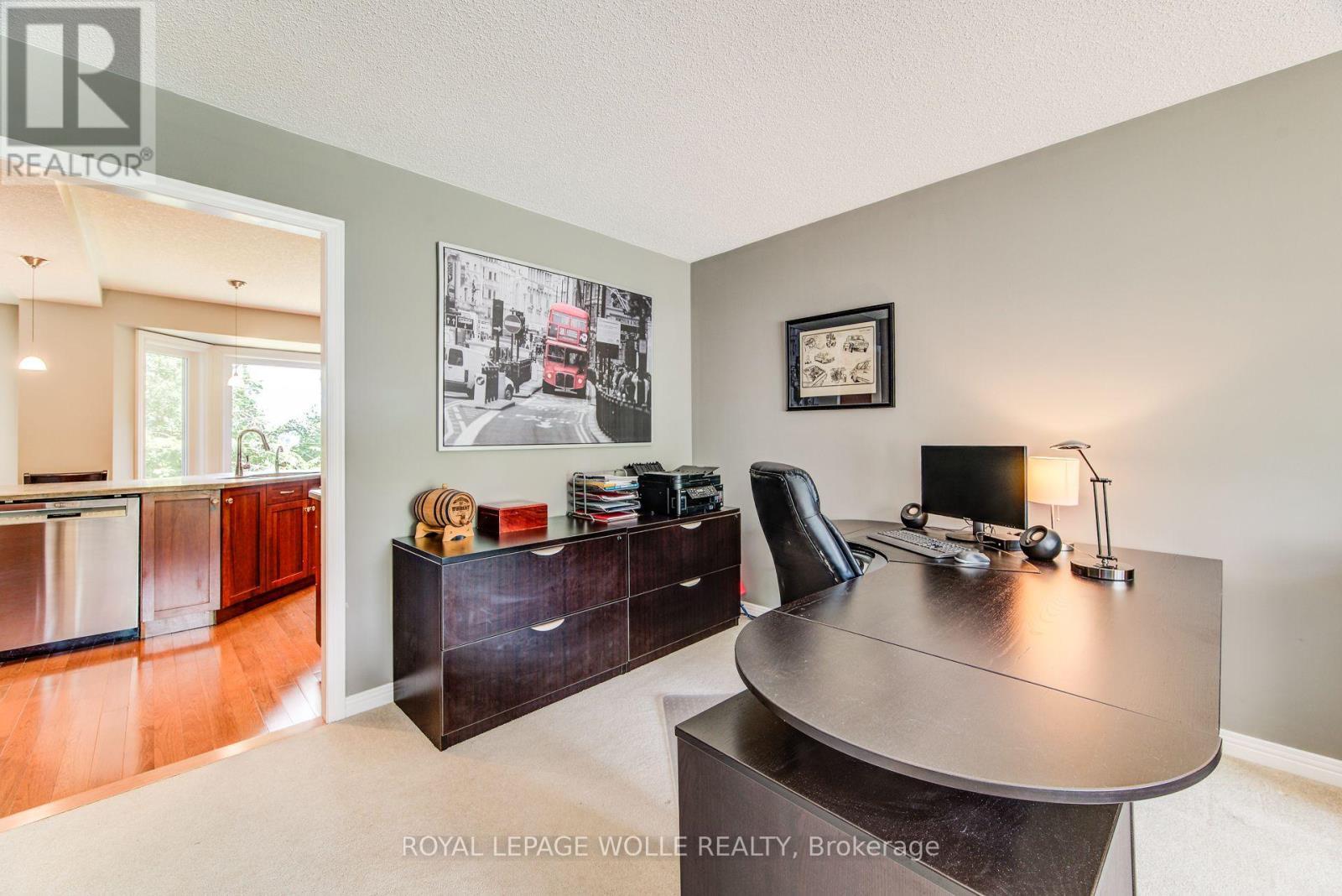 












33 TINATAWA COURT

,
Kitchener,




Ontario
N2A3G9

