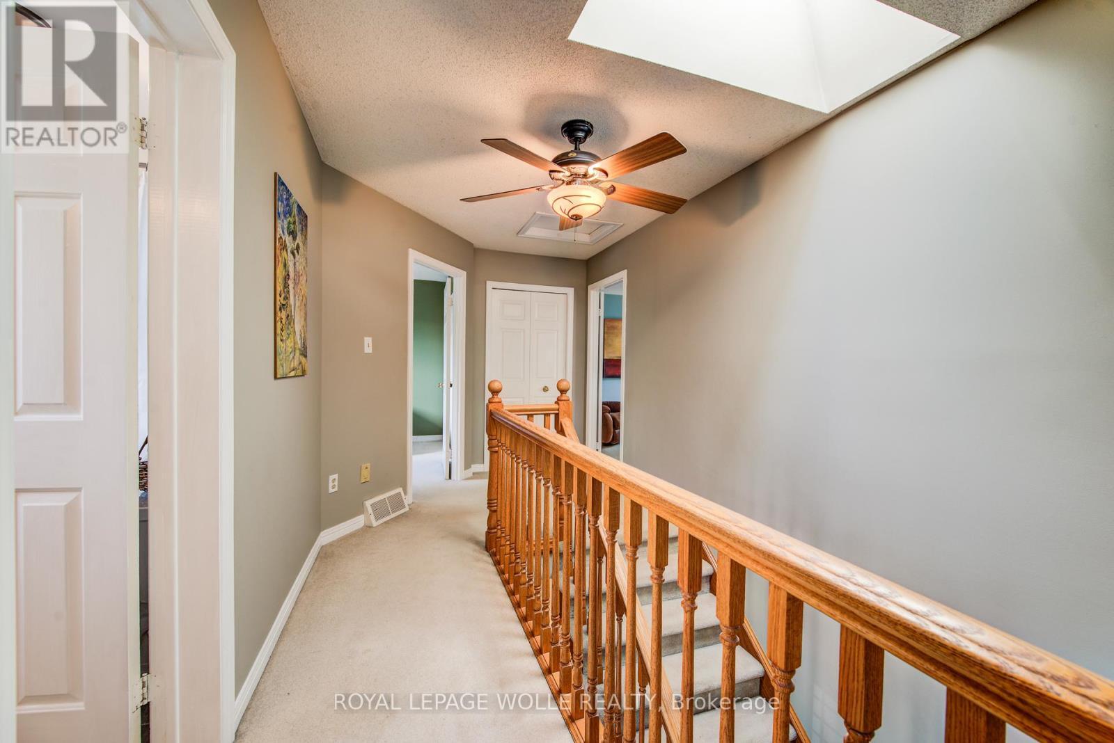 












33 TINATAWA COURT

,
Kitchener,




Ontario
N2A3G9

