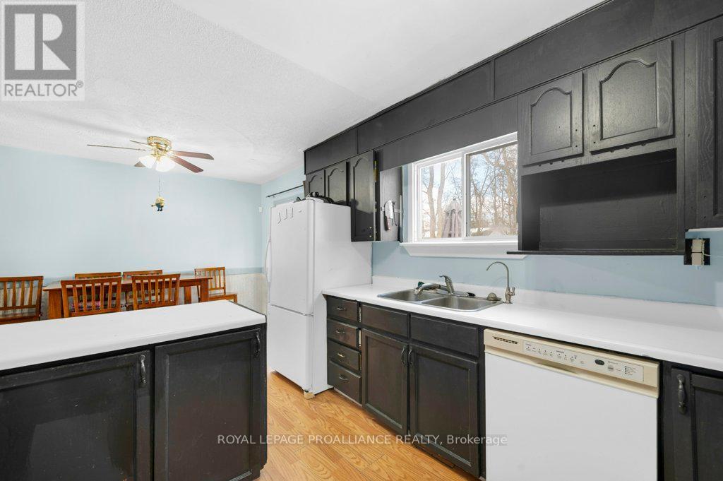 












27 THURLOW QUEEN STREET

,
Belleville (Thurlow Ward),




Ontario
K0K2V0

