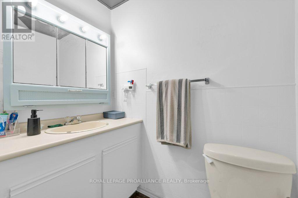 












27 THURLOW QUEEN STREET

,
Belleville (Thurlow Ward),




Ontario
K0K2V0

