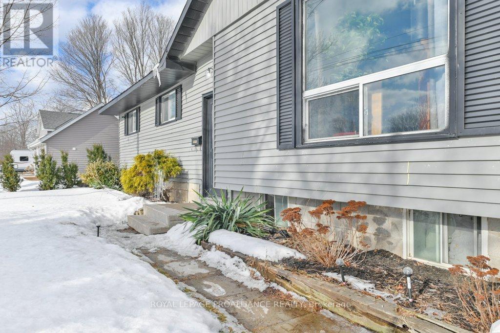 












27 THURLOW QUEEN STREET

,
Belleville (Thurlow Ward),




Ontario
K0K2V0

