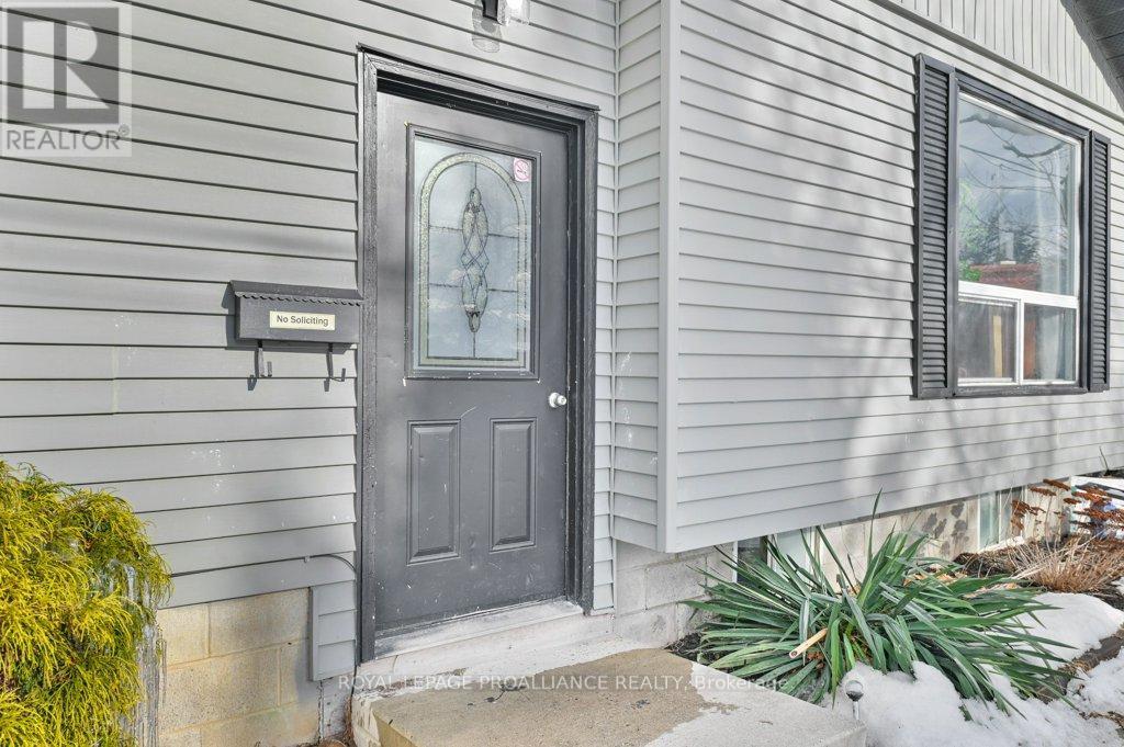 












27 THURLOW QUEEN STREET

,
Belleville (Thurlow Ward),




Ontario
K0K2V0

