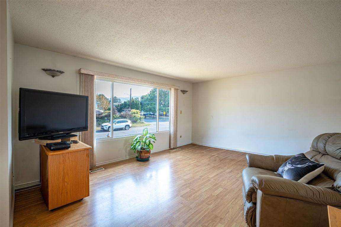 









4402


16

Avenue,
Vernon,




BC
V1T 6P4

