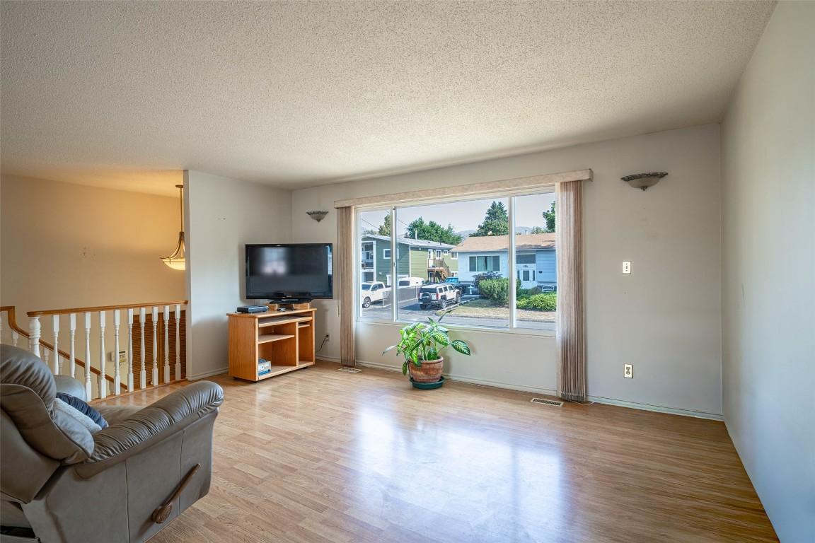 









4402


16

Avenue,
Vernon,




BC
V1T 6P4


