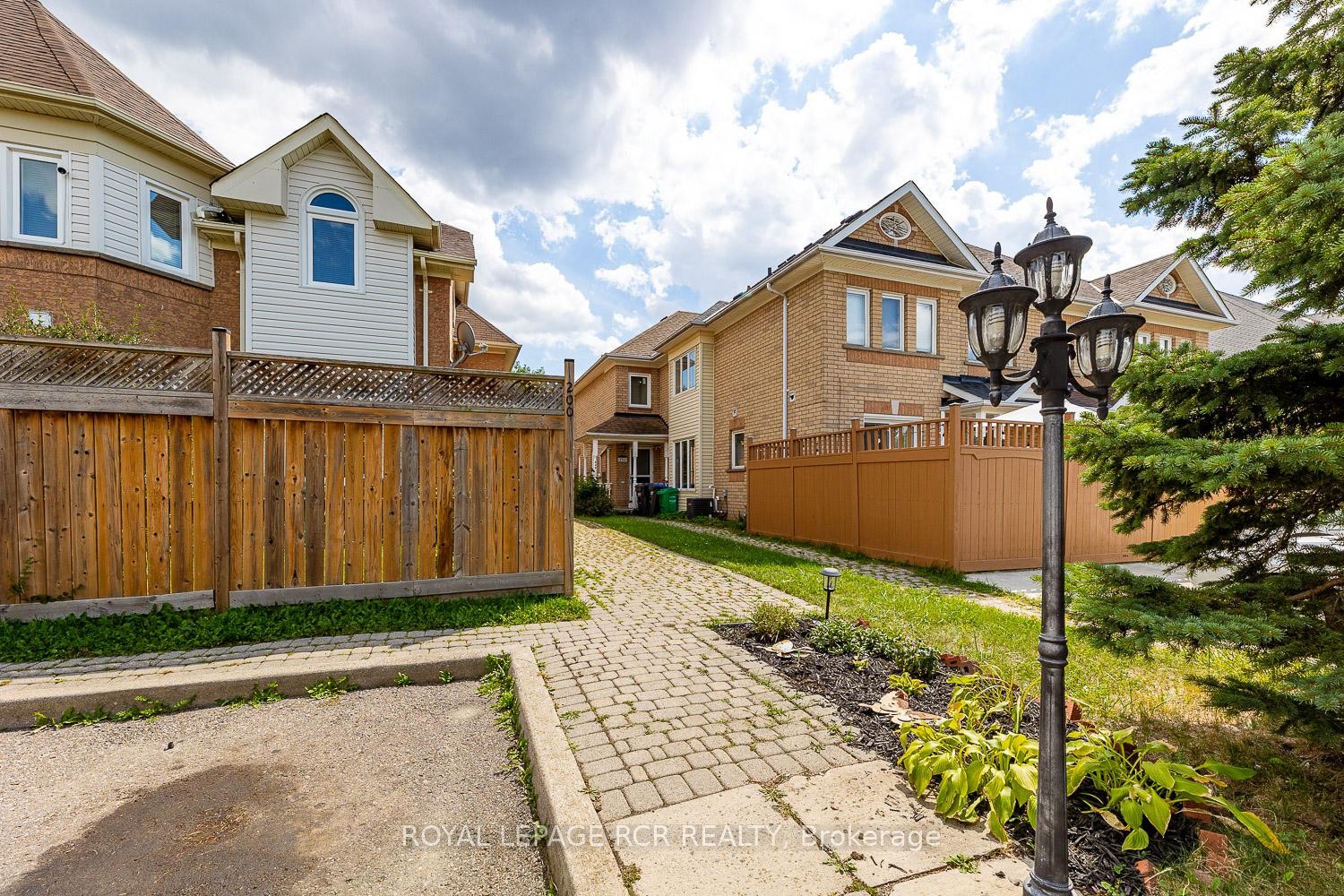 









198


Pressed Brick

Drive,
Brampton,




ON
L6V 4K7

