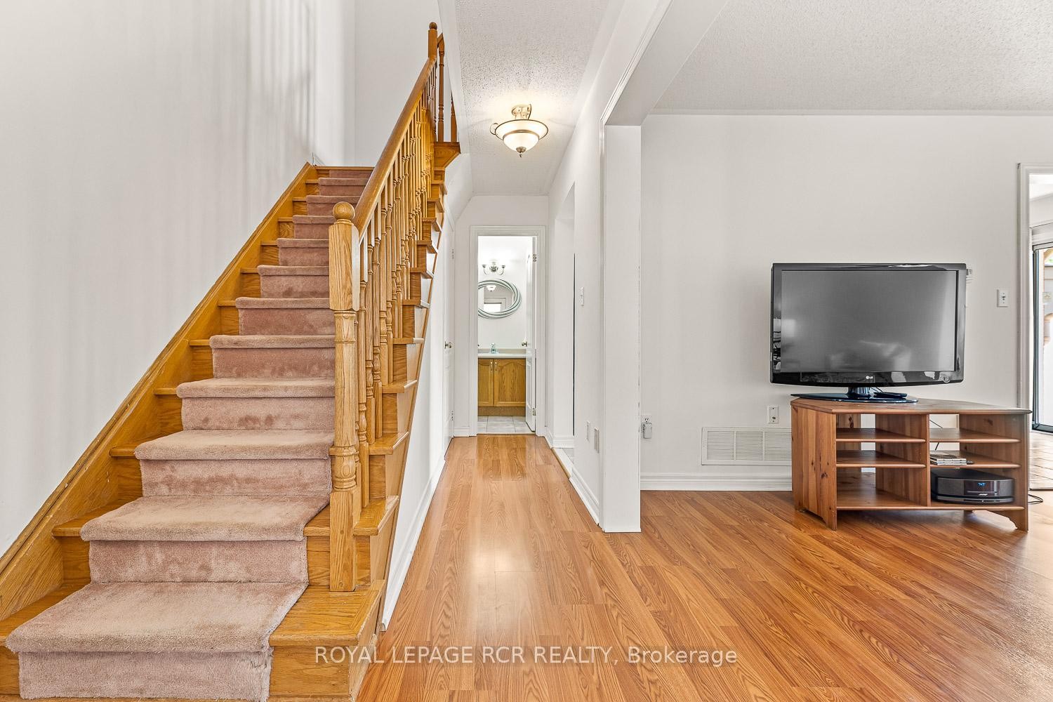 









198


Pressed Brick

Drive,
Brampton,




ON
L6V 4K7

