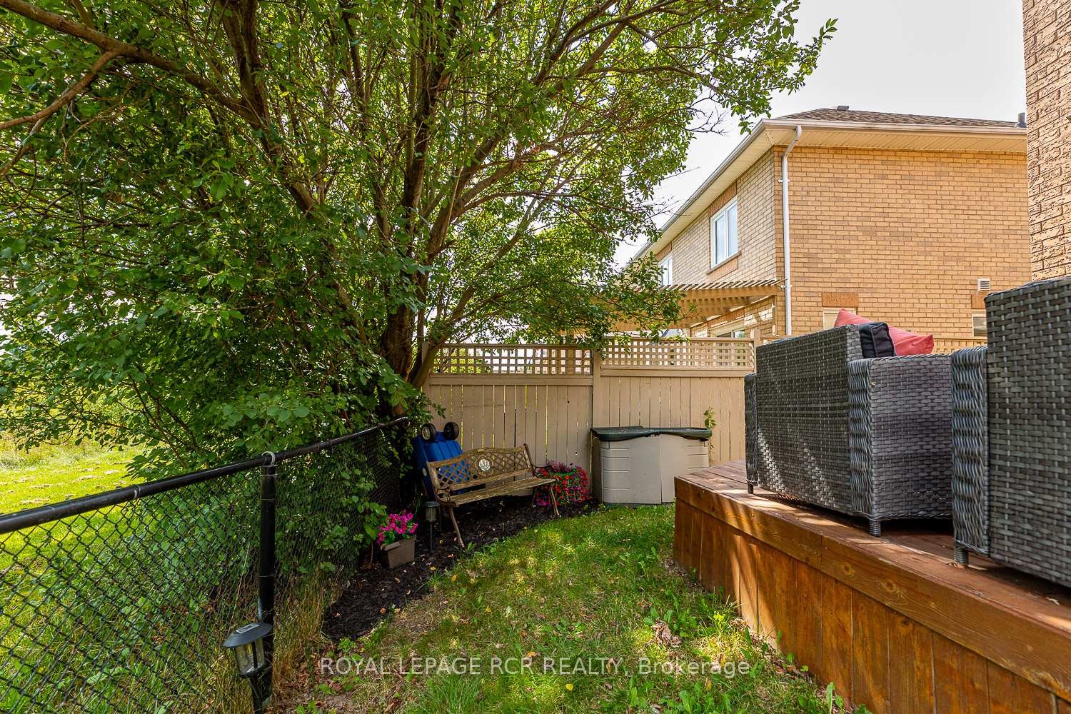 









198


Pressed Brick

Drive,
Brampton,




ON
L6V 4K7

