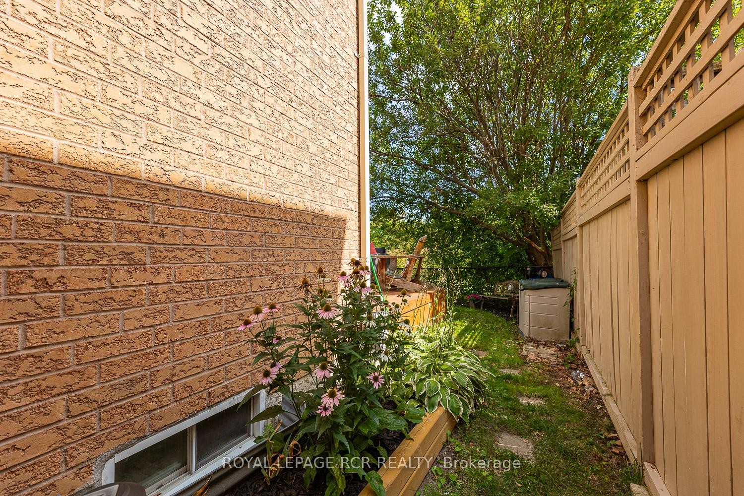 









198


Pressed Brick

Drive,
Brampton,




ON
L6V 4K7

