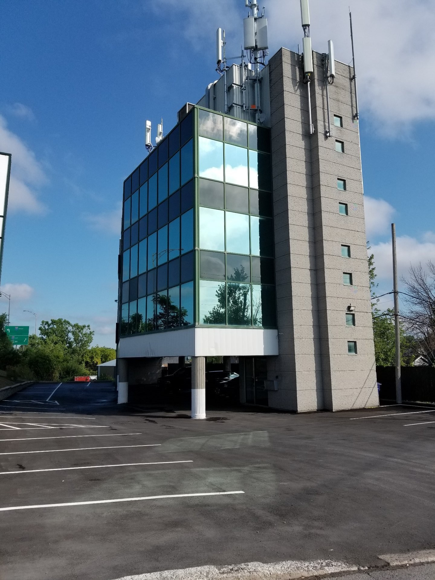 









1555


Boul. des Laurentides

, 300,
Laval (Vimont),




QC
H7M5Y6

