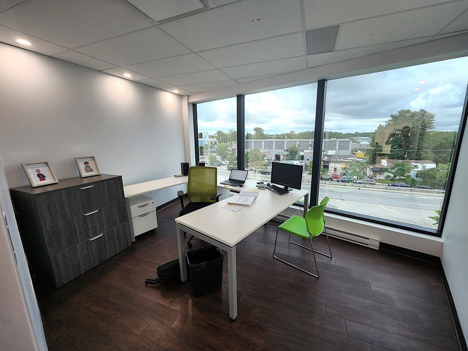 









1555


Boul. des Laurentides

, 300,
Laval (Vimont),




QC
H7M5Y6

