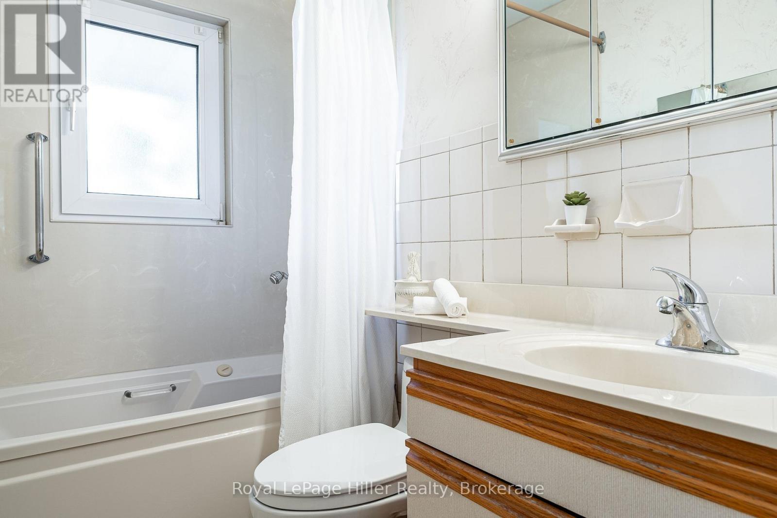 












56 GORDON STREET

,
Stratford,




Ontario
N5A4W3

