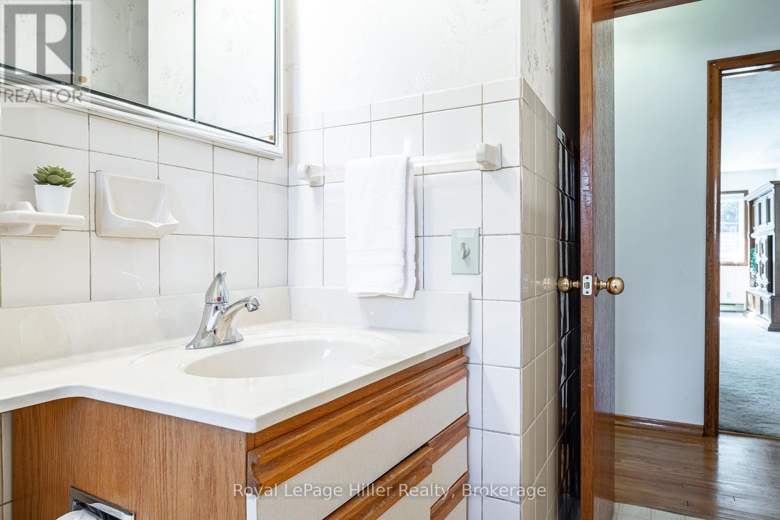 












56 GORDON STREET

,
Stratford,




Ontario
N5A4W3

