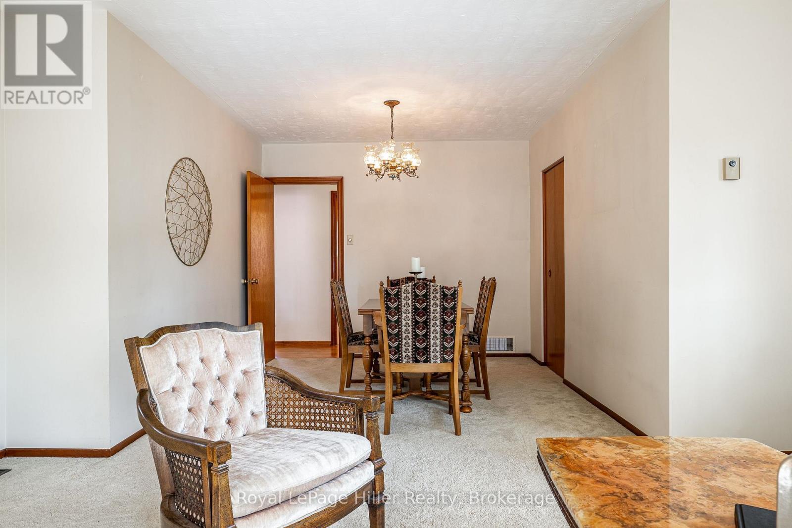 












56 GORDON STREET

,
Stratford,




Ontario
N5A4W3


