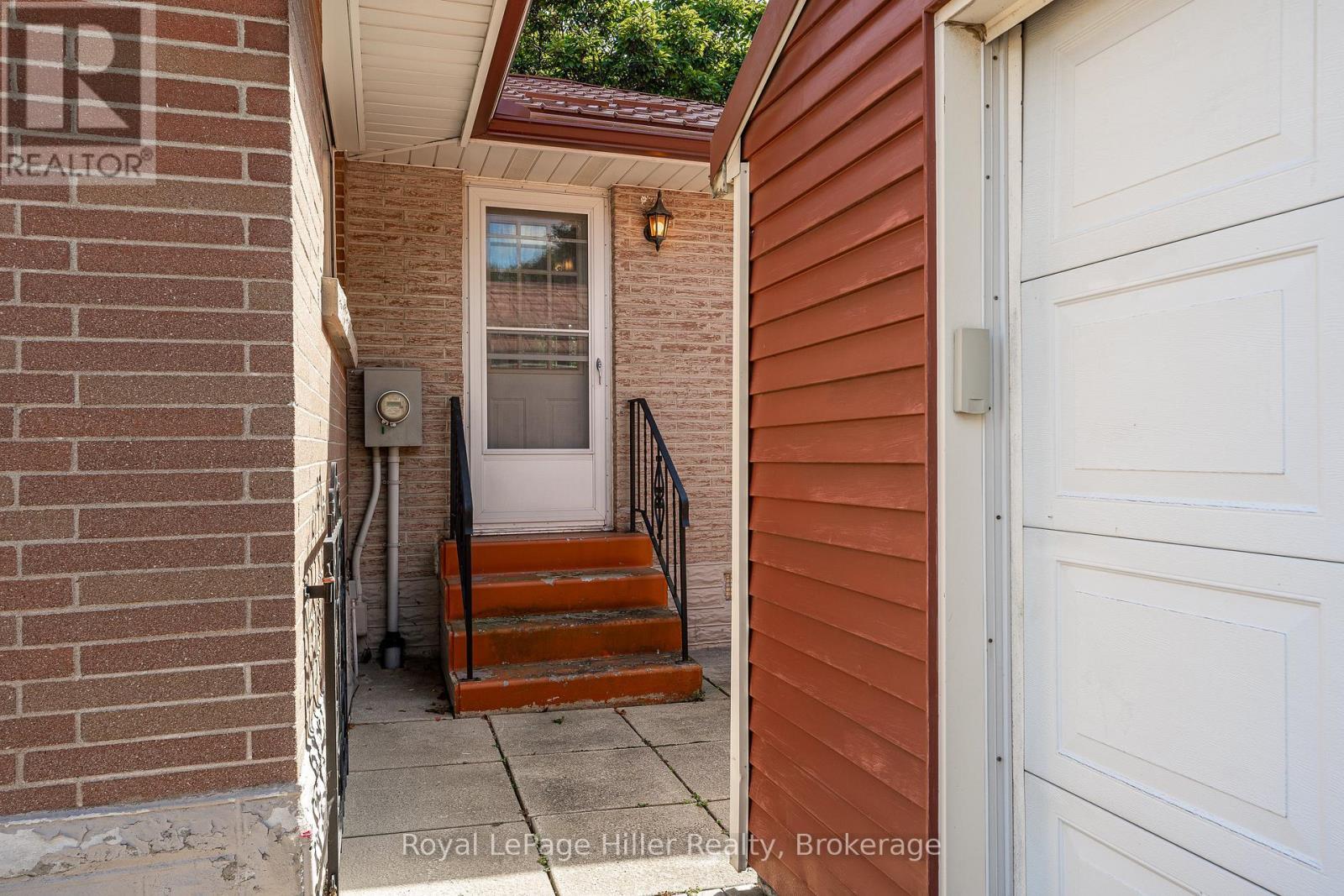 












56 GORDON STREET

,
Stratford,




Ontario
N5A4W3

