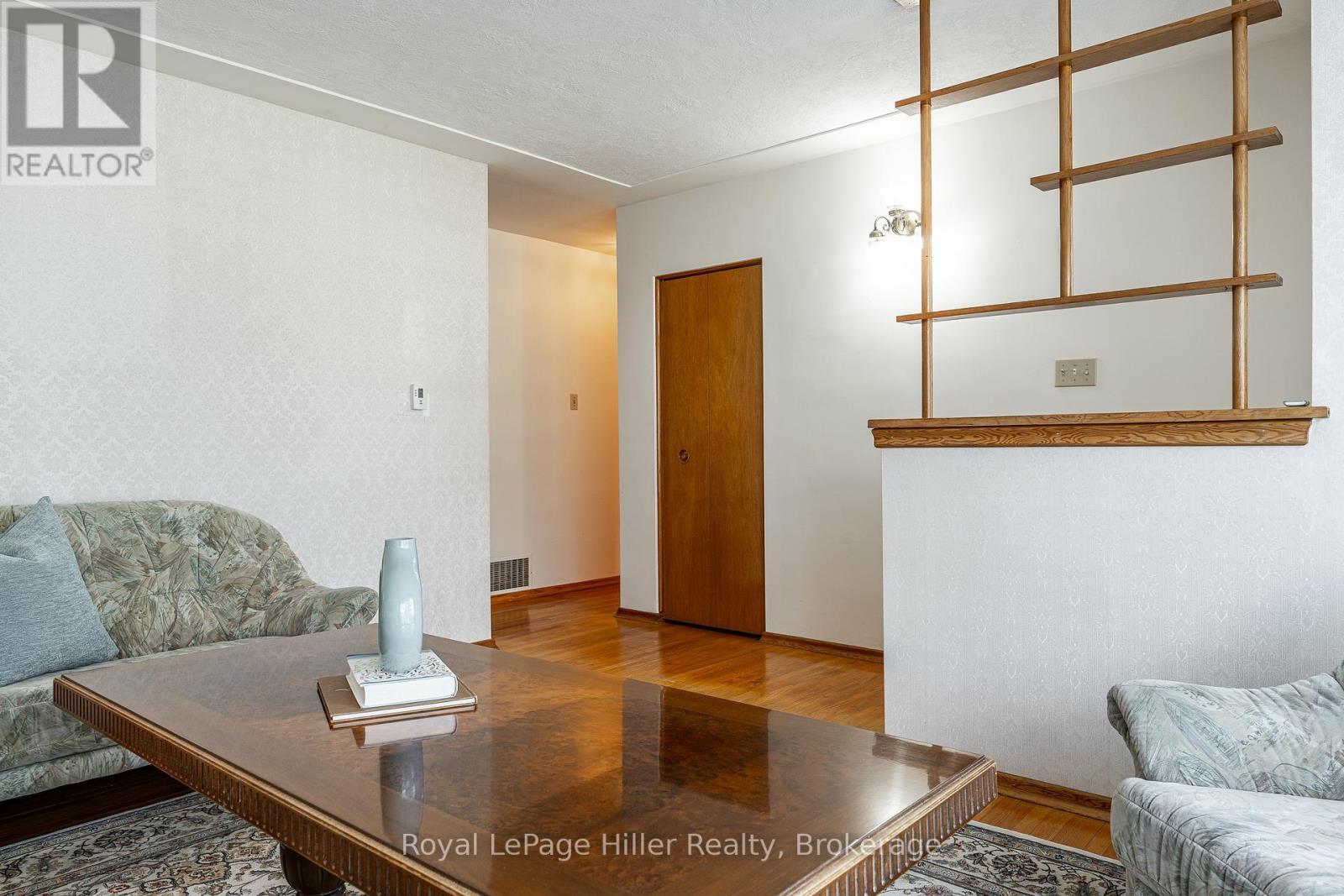












56 GORDON STREET

,
Stratford,




Ontario
N5A4W3

