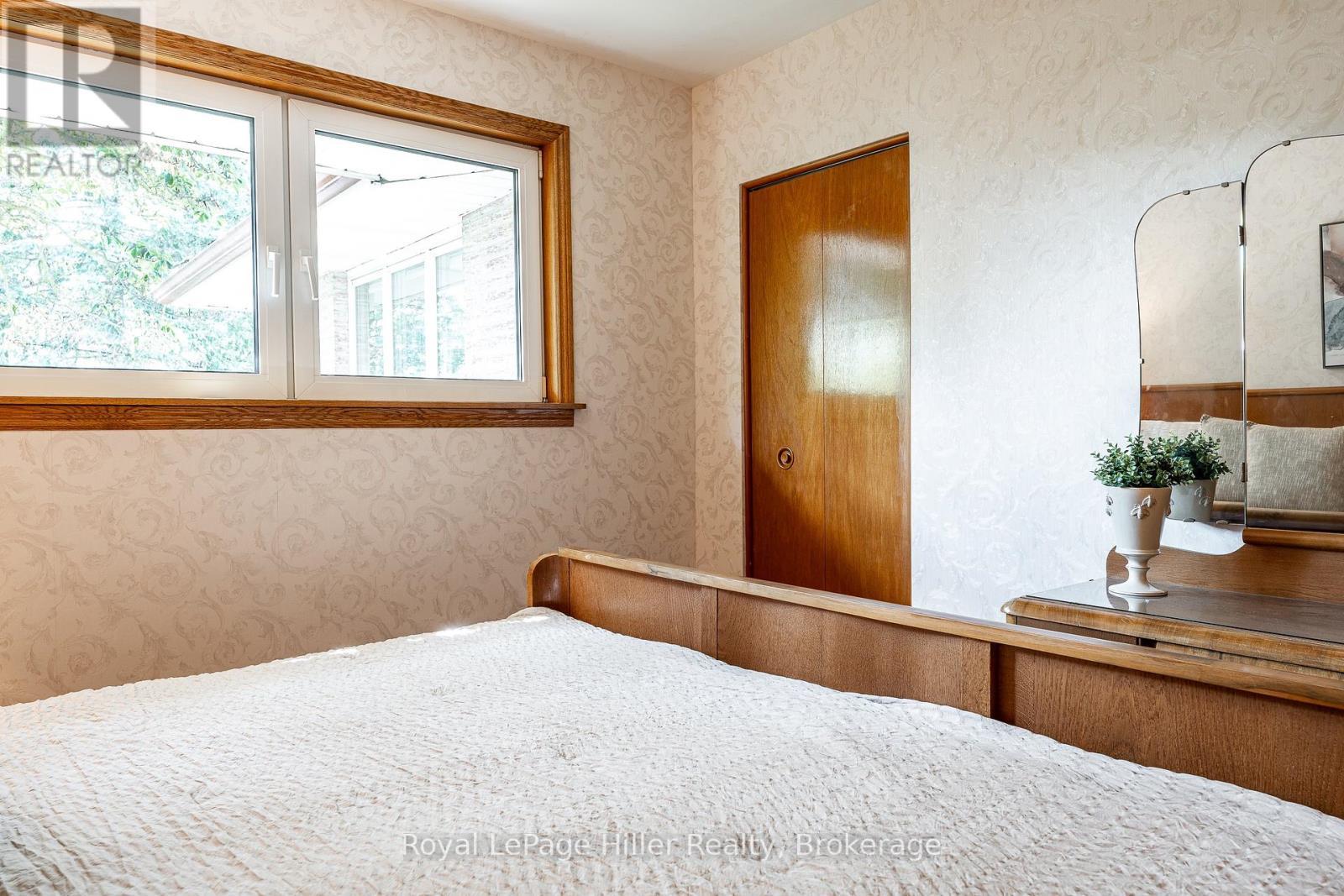 












56 GORDON STREET

,
Stratford,




Ontario
N5A4W3

