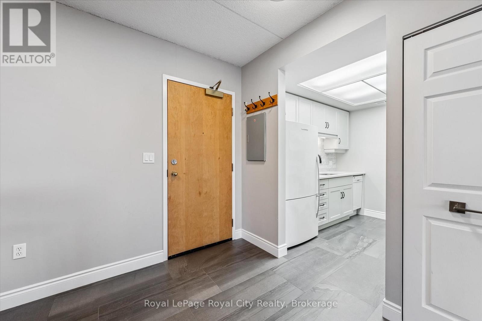 












403 - 105 BAGOT STREET

,
Guelph (Junction/Onward Willow),




Ontario
N1H8H4

