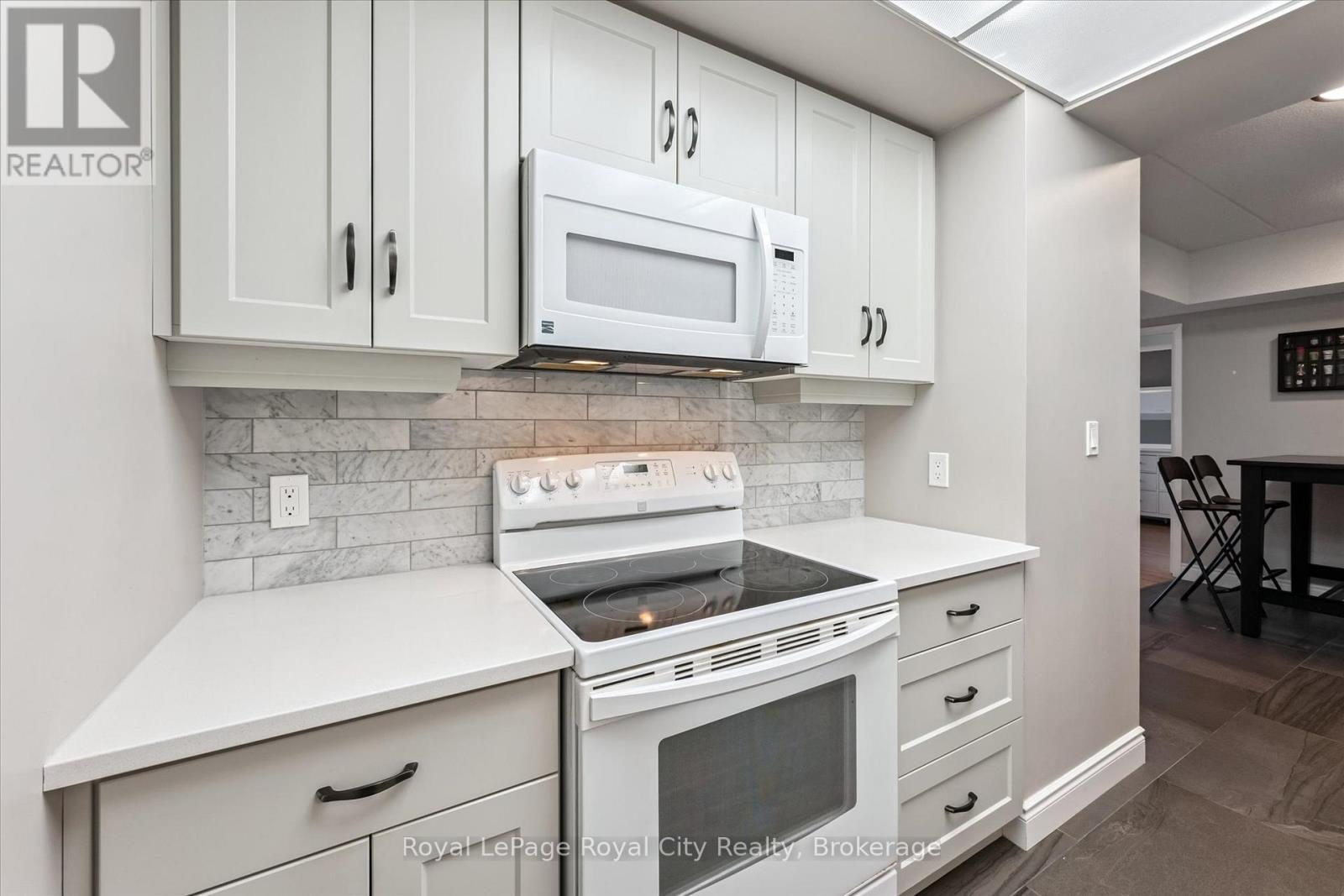 












403 - 105 BAGOT STREET

,
Guelph (Junction/Onward Willow),




Ontario
N1H8H4

