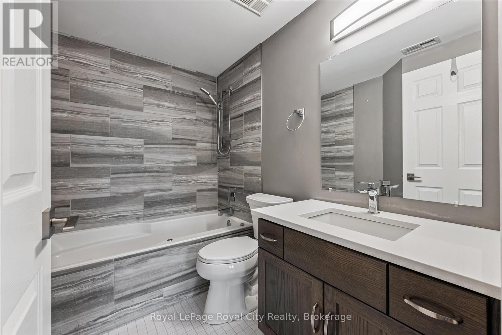 












403 - 105 BAGOT STREET

,
Guelph (Junction/Onward Willow),




Ontario
N1H8H4

