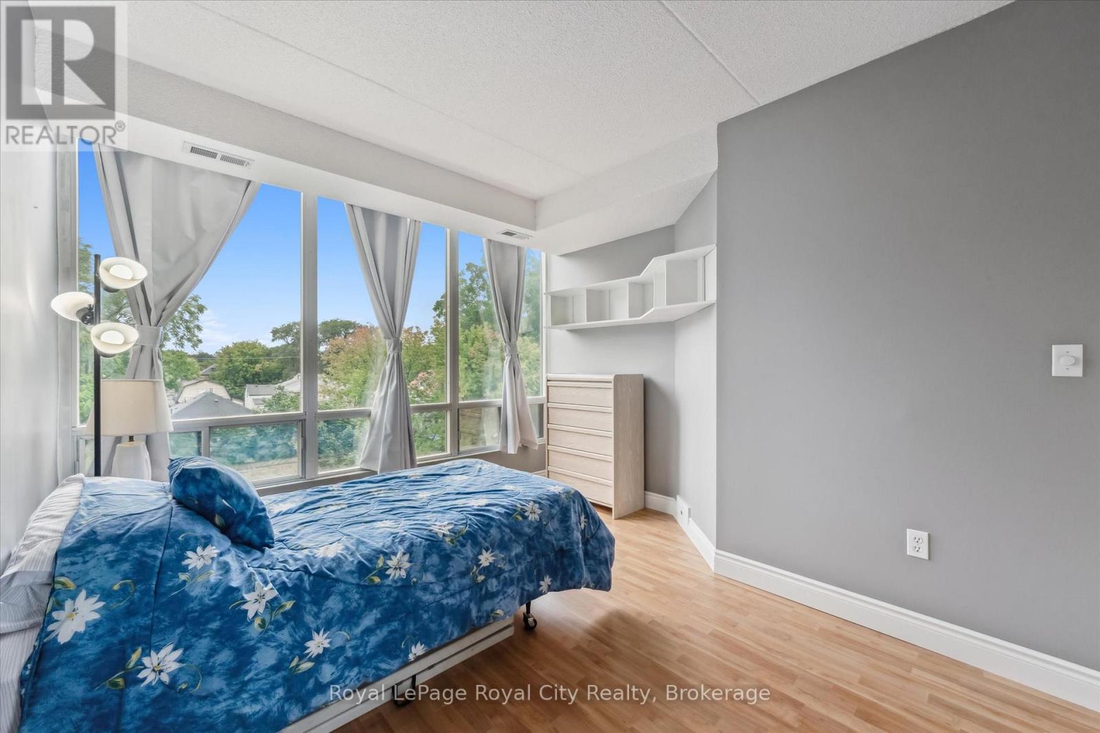 












403 - 105 BAGOT STREET

,
Guelph (Junction/Onward Willow),




Ontario
N1H8H4

