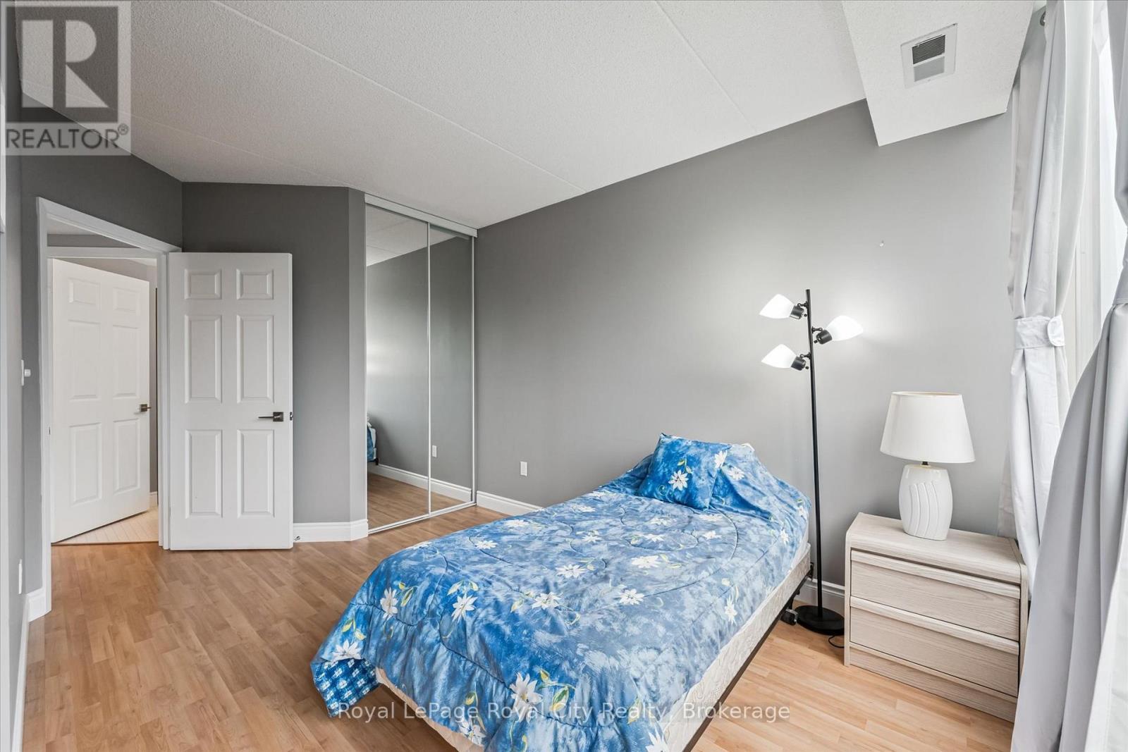 












403 - 105 BAGOT STREET

,
Guelph (Junction/Onward Willow),




Ontario
N1H8H4

