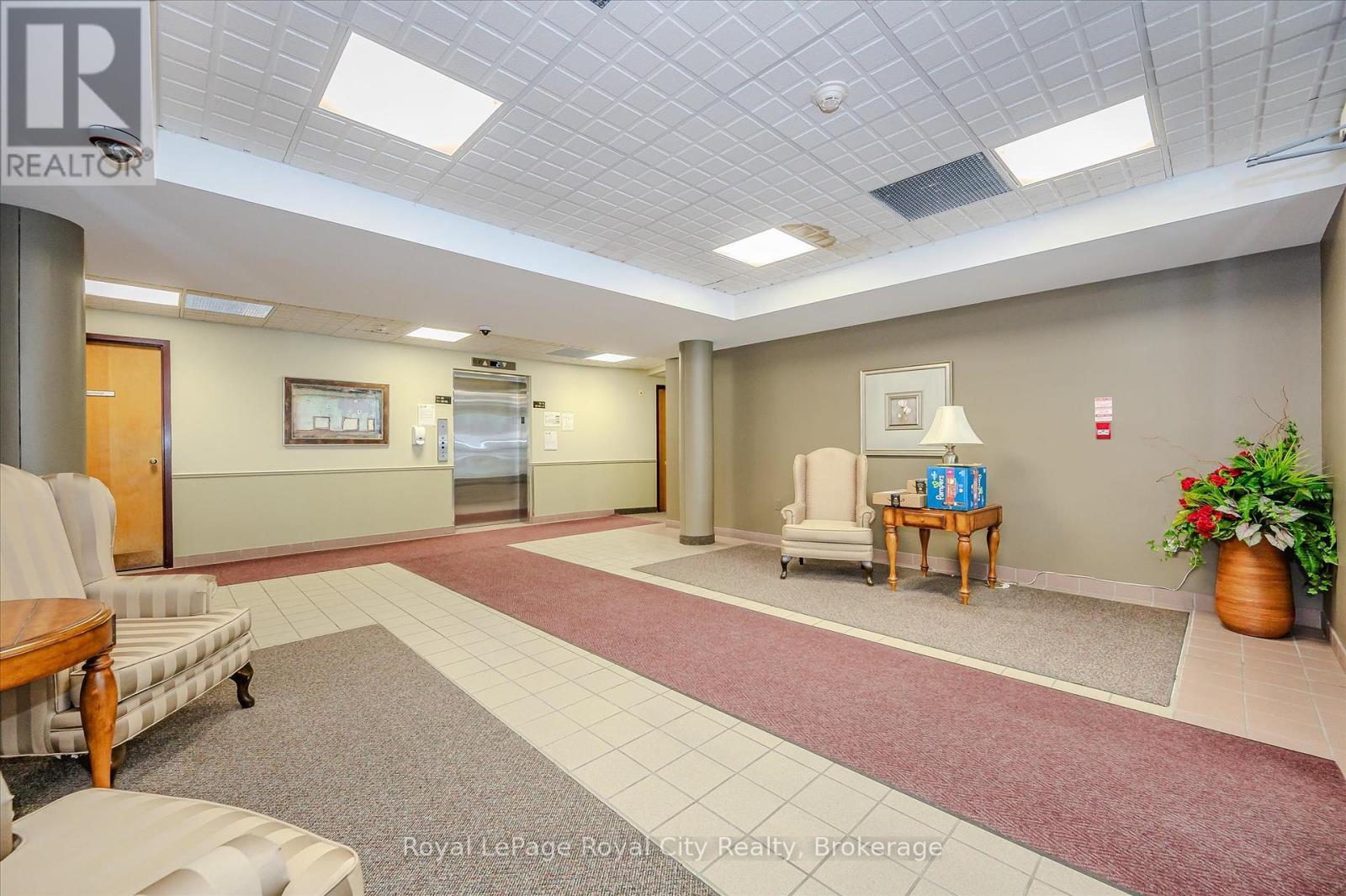 












403 - 105 BAGOT STREET

,
Guelph (Junction/Onward Willow),




Ontario
N1H8H4

