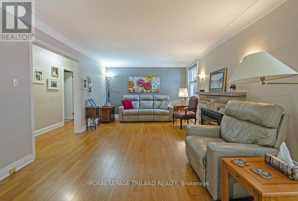 












236 SUNSET DRIVE

,
St. Thomas,




Ontario
N5R3C3

