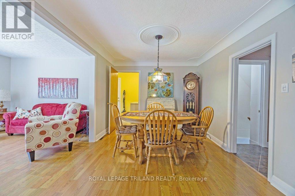












236 SUNSET DRIVE

,
St. Thomas,




Ontario
N5R3C3

