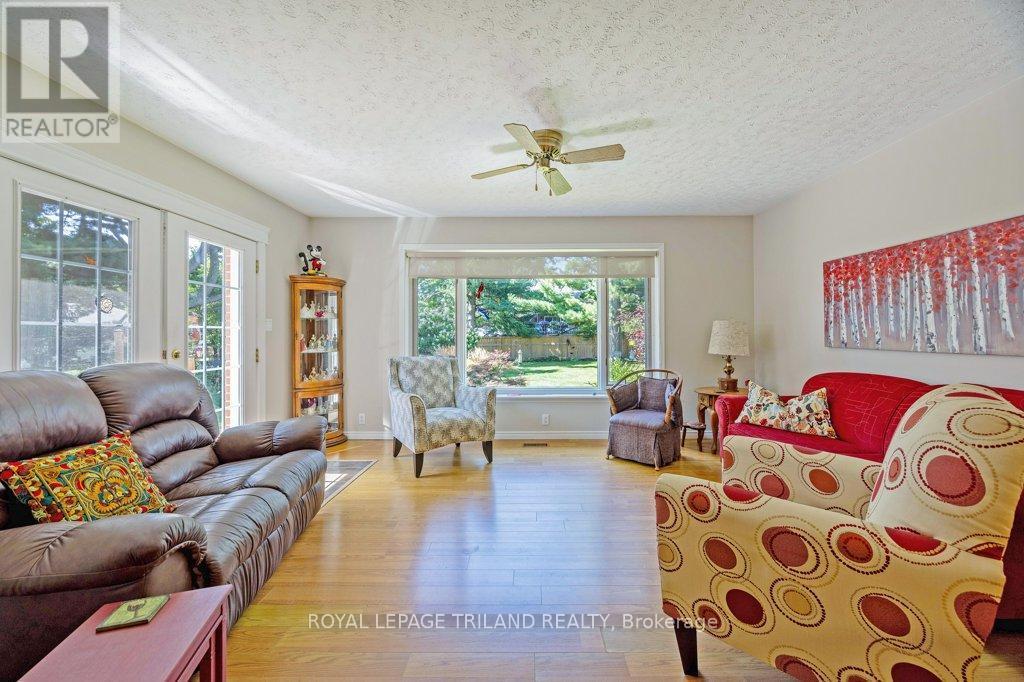 












236 SUNSET DRIVE

,
St. Thomas,




Ontario
N5R3C3

