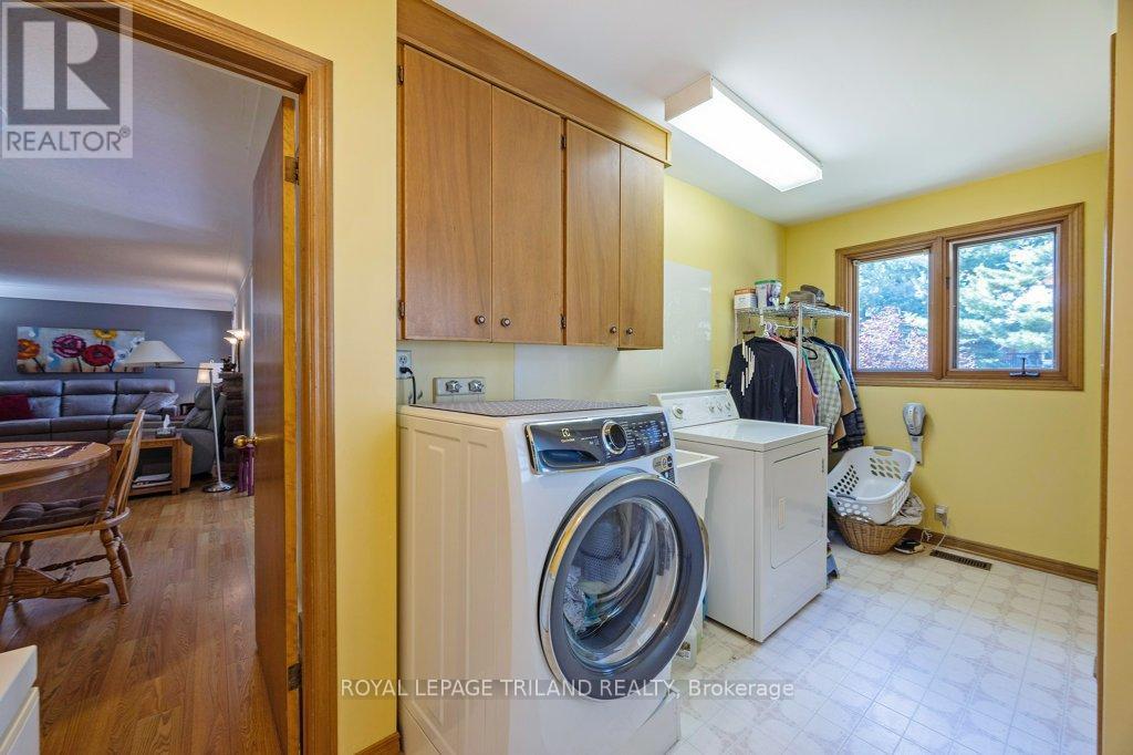 












236 SUNSET DRIVE

,
St. Thomas,




Ontario
N5R3C3

