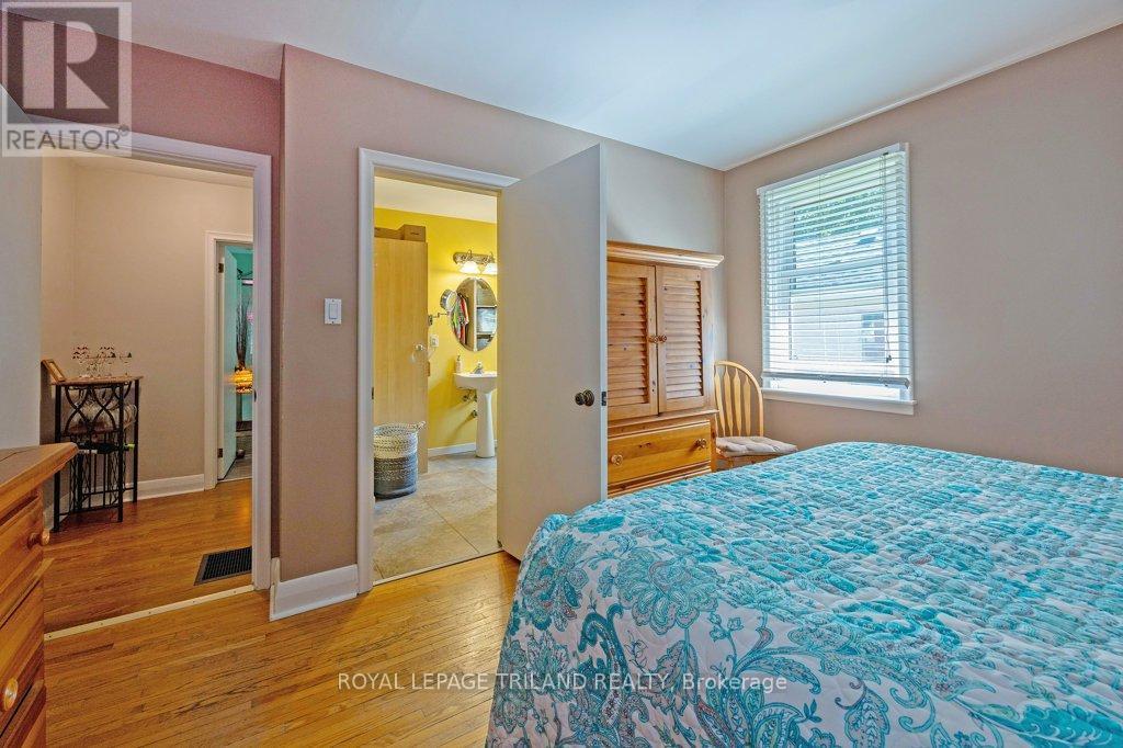 












236 SUNSET DRIVE

,
St. Thomas,




Ontario
N5R3C3

