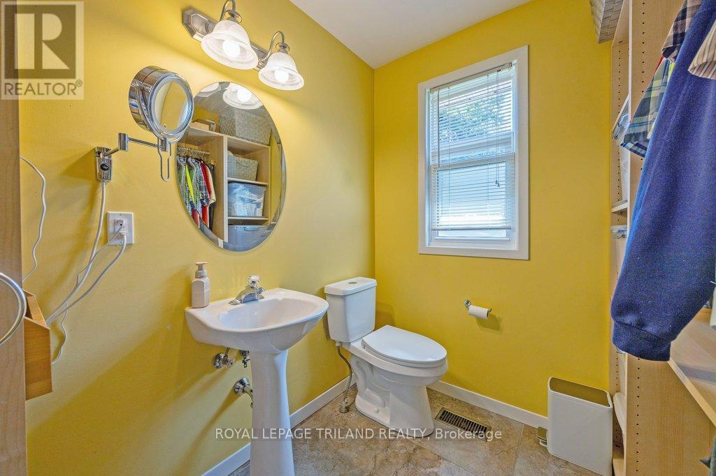 












236 SUNSET DRIVE

,
St. Thomas,




Ontario
N5R3C3

