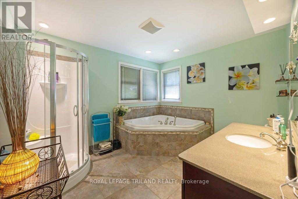 












236 SUNSET DRIVE

,
St. Thomas,




Ontario
N5R3C3

