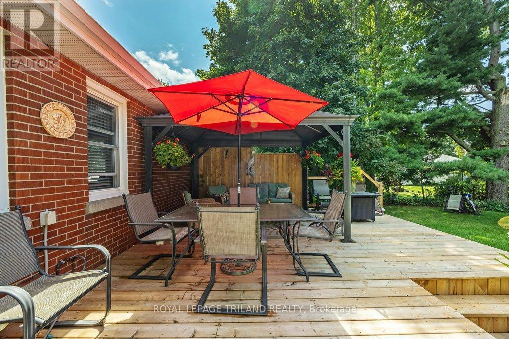 












236 SUNSET DRIVE

,
St. Thomas,




Ontario
N5R3C3

