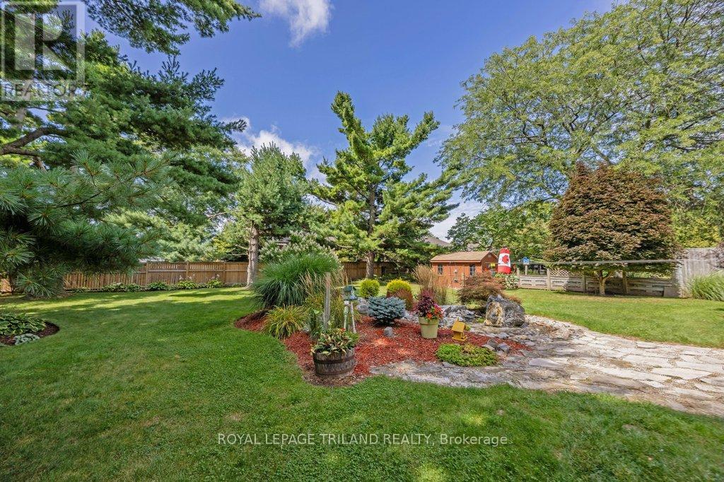 












236 SUNSET DRIVE

,
St. Thomas,




Ontario
N5R3C3

