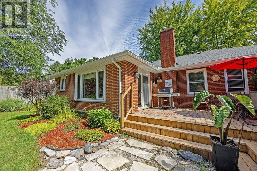 












236 SUNSET DRIVE

,
St. Thomas,




Ontario
N5R3C3

