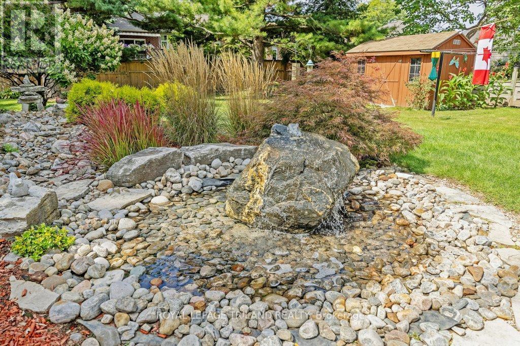 












236 SUNSET DRIVE

,
St. Thomas,




Ontario
N5R3C3

