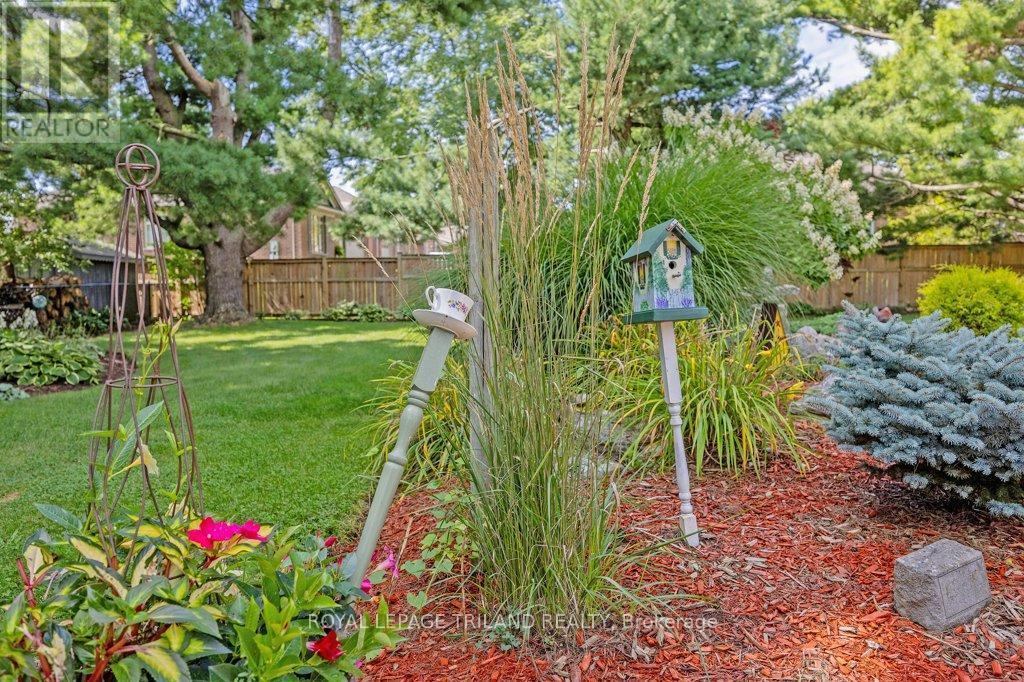 












236 SUNSET DRIVE

,
St. Thomas,




Ontario
N5R3C3

