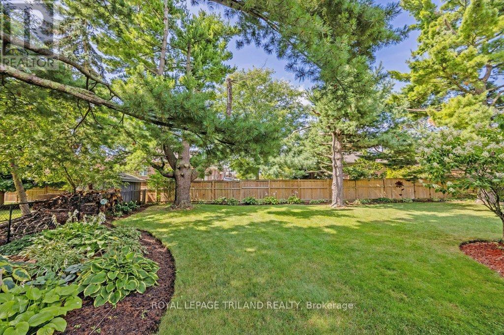 












236 SUNSET DRIVE

,
St. Thomas,




Ontario
N5R3C3

