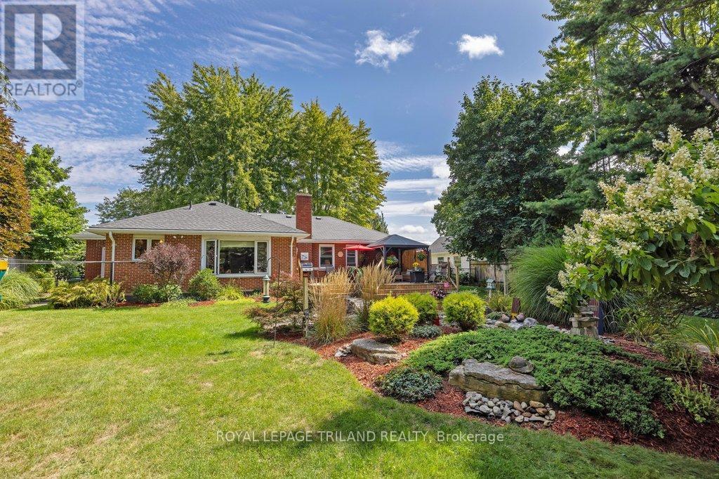 












236 SUNSET DRIVE

,
St. Thomas,




Ontario
N5R3C3

