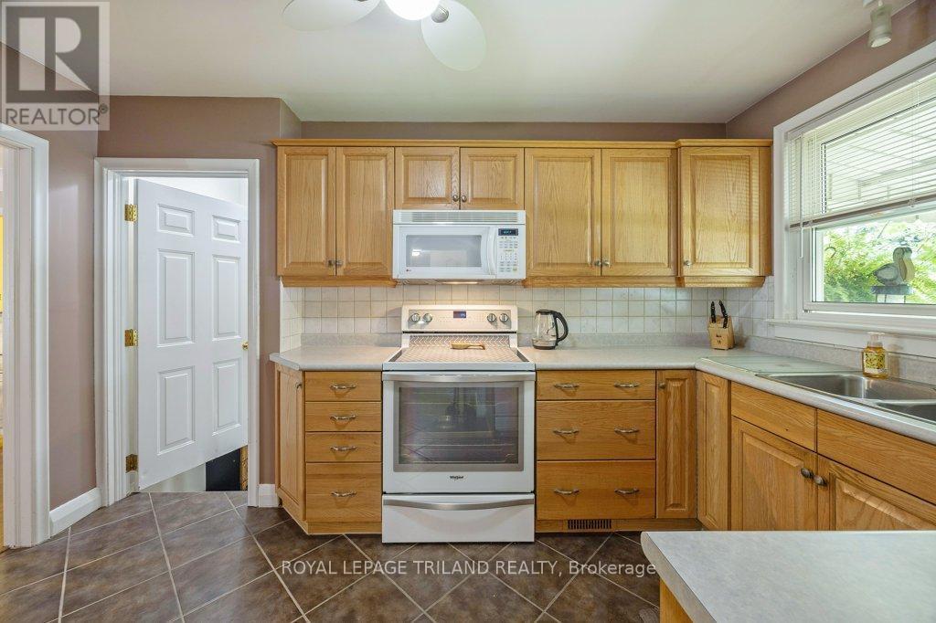 












236 SUNSET DRIVE

,
St. Thomas,




Ontario
N5R3C3

