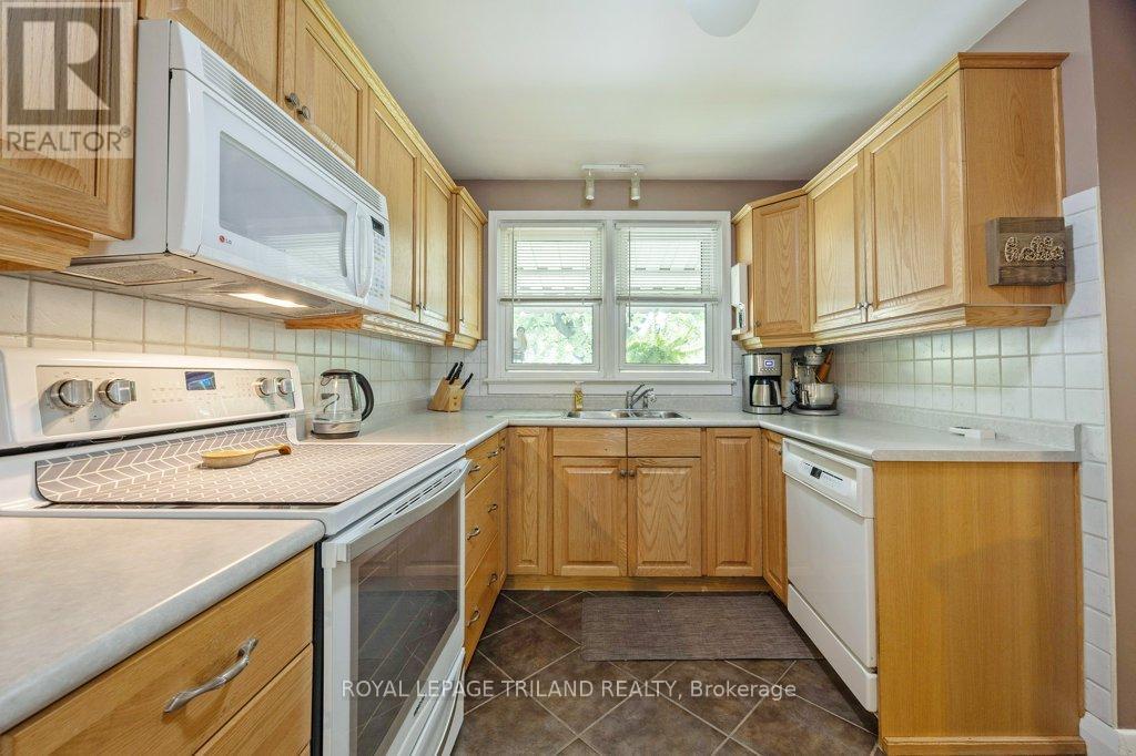 












236 SUNSET DRIVE

,
St. Thomas,




Ontario
N5R3C3

